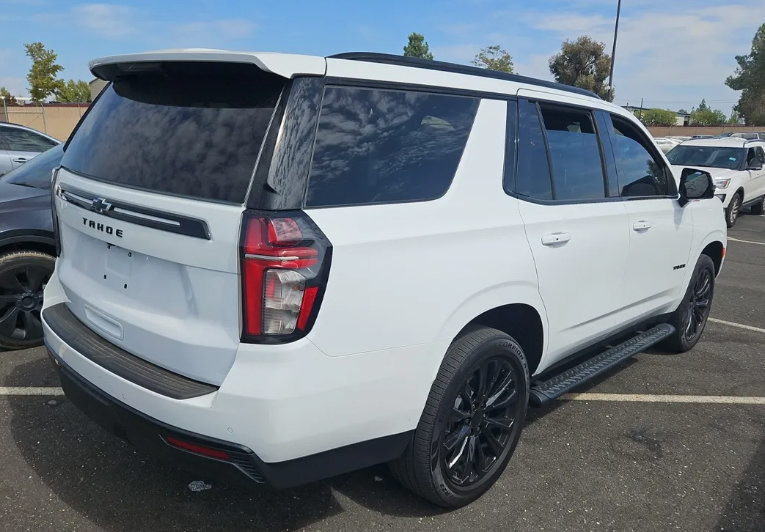 Used 2023 Chevrolet Tahoe Z71 w/ Luxury Package AWD/4WD image 5