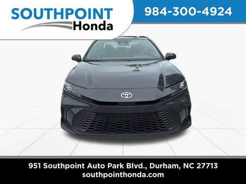 Used 2025 Toyota Camry SE FWD image 2