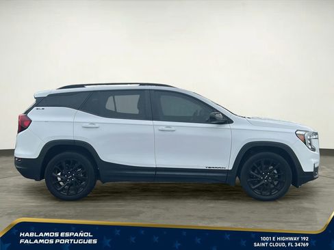 Used 2023 GMC Terrain SLE w/ Driver Convenience Package FWD image 7