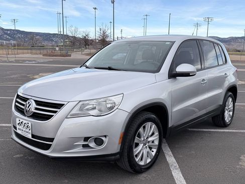 Used 2010 Volkswagen Tiguan S image 1