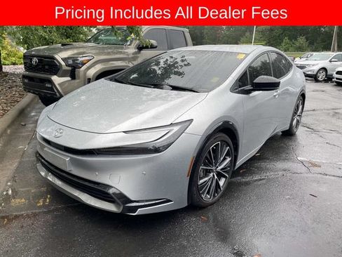 Used 2024 Toyota Prius XLE FWD image 1