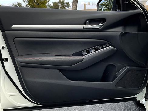 New 2025 Nissan Altima 2.5 SR image 10