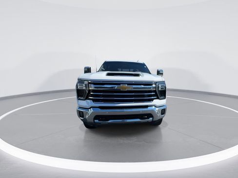Used 2024 Chevrolet Silverado 2500 LTZ w/ LTZ Convenience Package AWD/4WD image 3