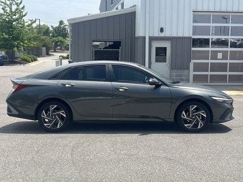 Certified 2025 Hyundai Elantra SEL FWD image 14