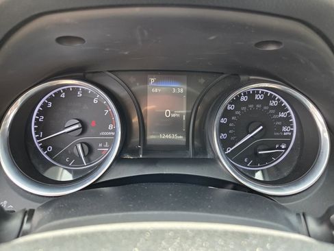 Used 2020 Toyota Camry SE FWD image 22