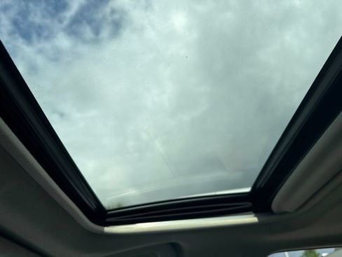 Used 2018 Toyota RAV4 XLE FWD image 7