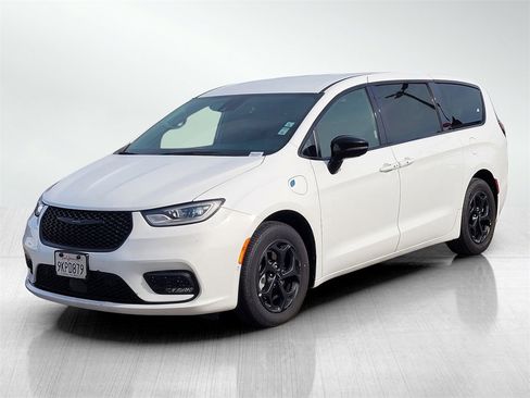 Used 2024 Chrysler Pacifica Select image 8