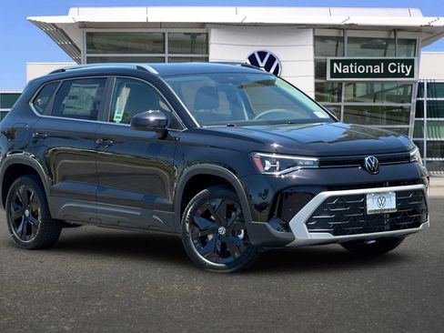 New 2026 Volkswagen Taos SE FWD image 2
