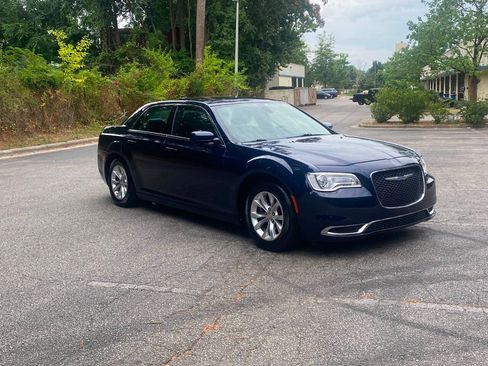 Used 2016 Chrysler 300 Limited RWD image 3