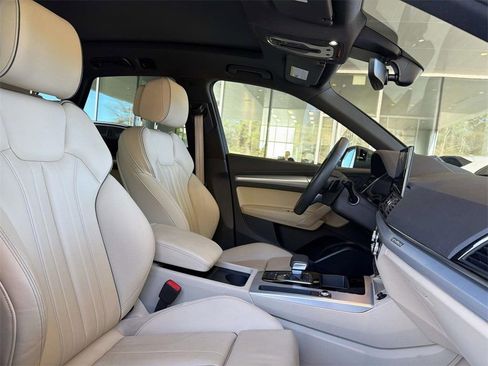 Used 2025 Audi Q5 2.0T Premium w/ Convenience Plus Package AWD/4WD image 10