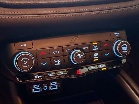 Used 2021 Dodge Durango SXT image 16