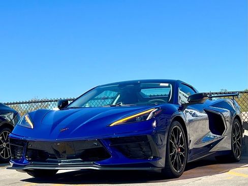 Used 2025 Chevrolet Corvette Stingray Premium Conv w/ Z51 Performance Package RWD image 3