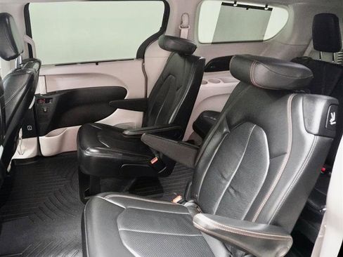 Used 2017 Chrysler Pacifica Touring-L Plus image 6