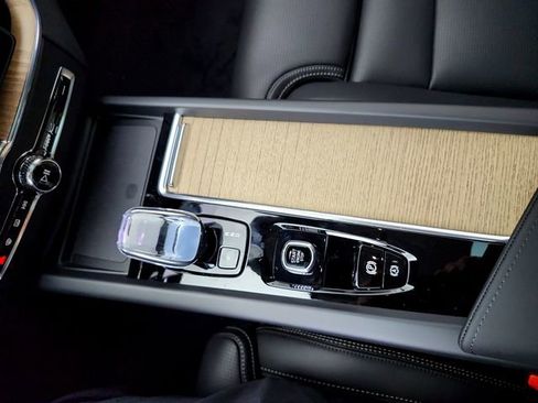 New 2026 Volvo XC60 B5 Ultra w/ Climate Package image 26