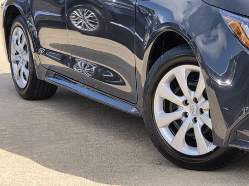 Used 2025 Toyota Corolla LE FWD image 12