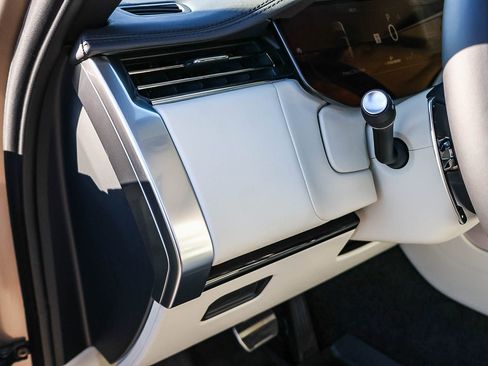 New 2026 Land Rover Range Rover Long Wheelbase SE image 33