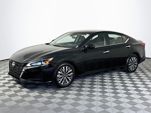 Used 2023 Nissan Altima 2.5 SV FWD image 4