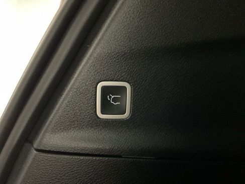 Used 2022 Chrysler Pacifica Touring-L w/ Uconnect Theater Family Group image 35