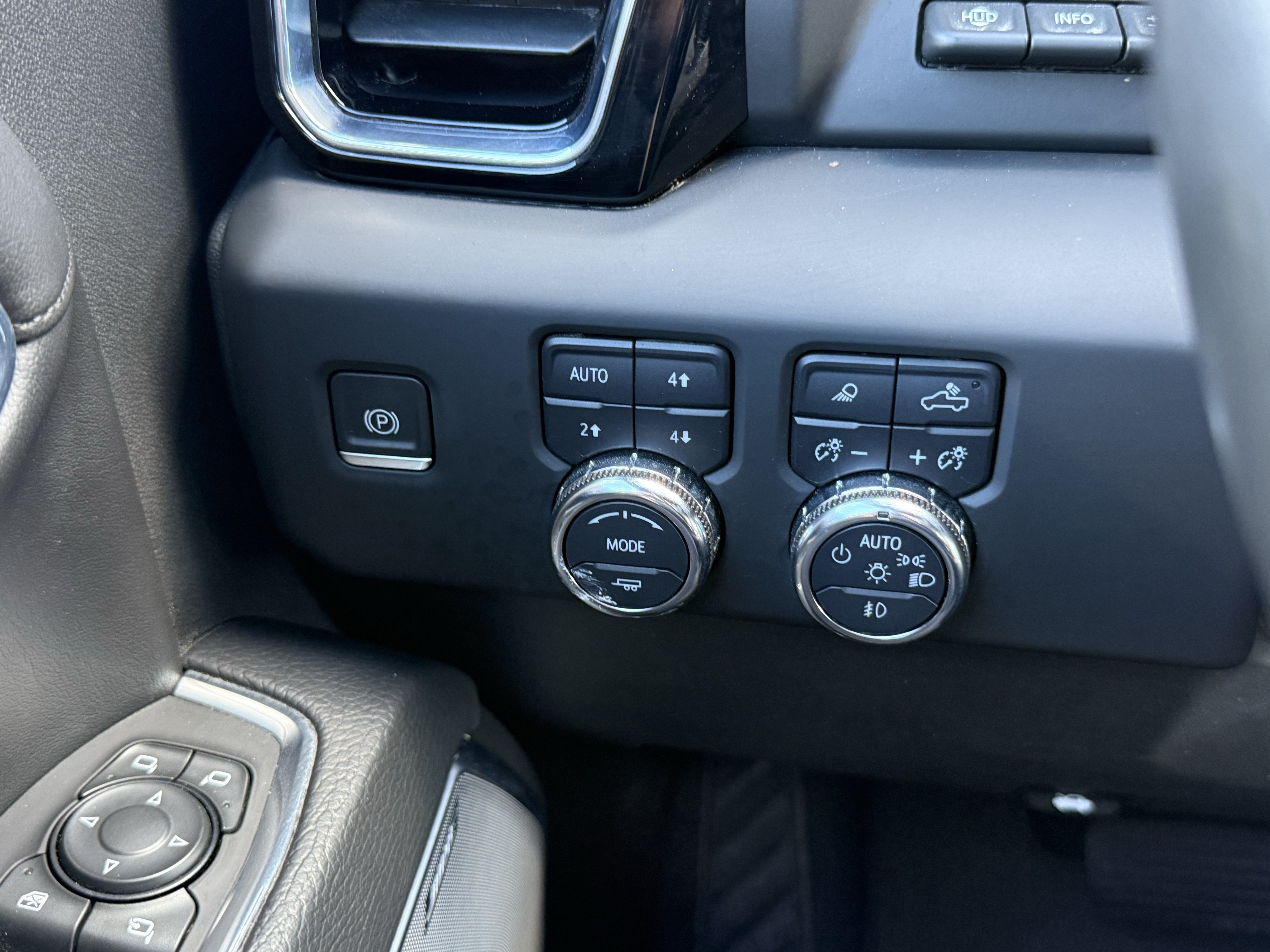 Used 2024 GMC Sierra 1500 Denali w/ Denali Reserve Package AWD/4WD image 32