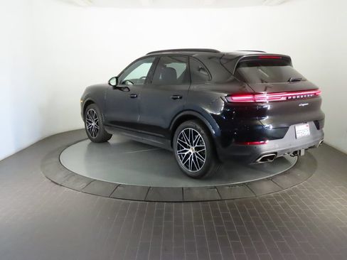 Certified 2024 Porsche Cayenne AWD/4WD image 3