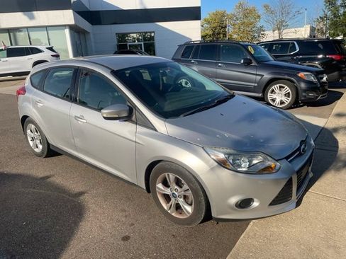 Used 2013 Ford Focus SE FWD image 2