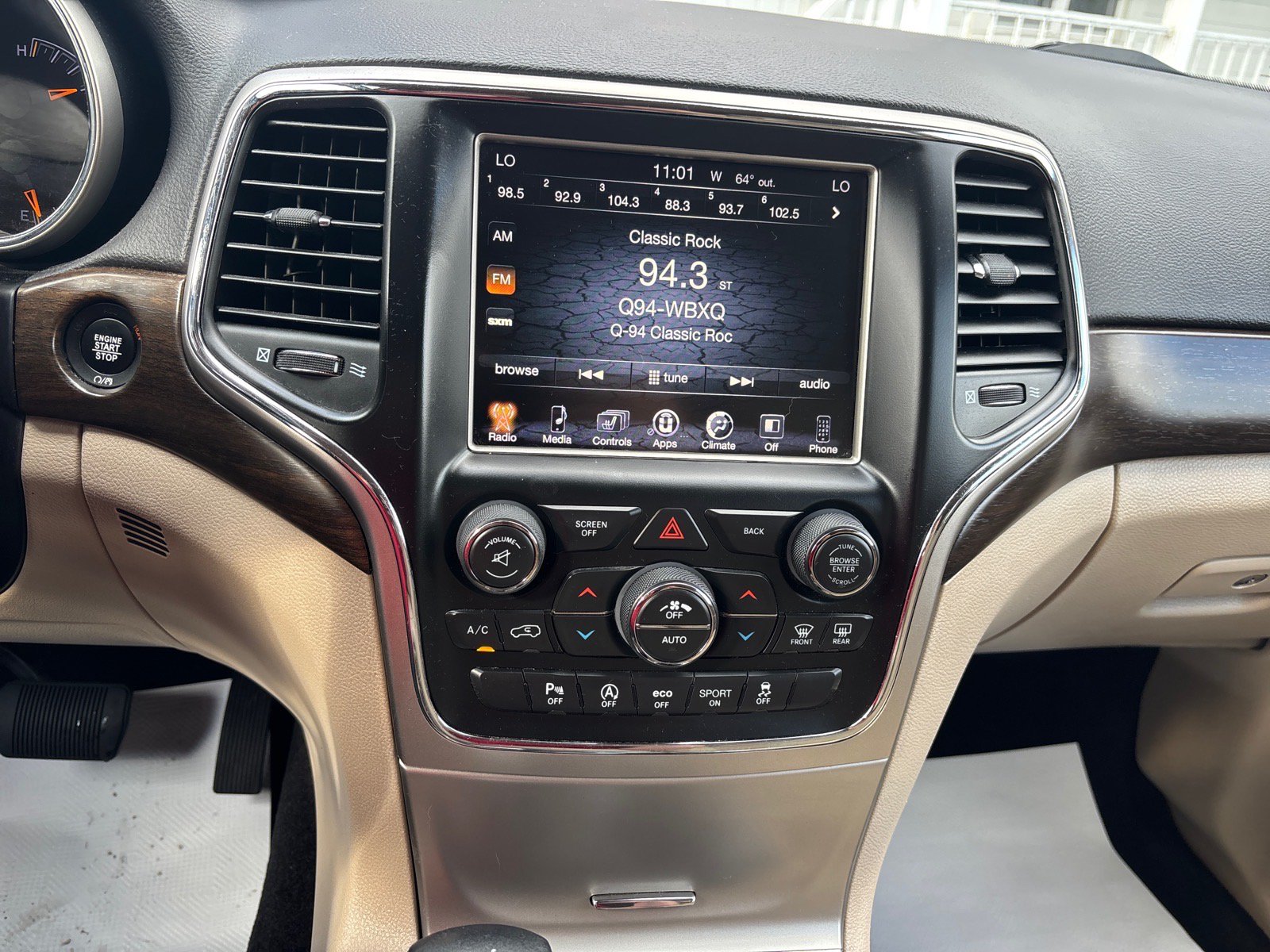 Used 2017 Jeep Grand Cherokee Laredo w/ Quick Order Package 23E AWD/4WD image 28