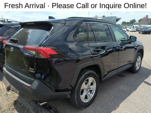 Used 2021 Toyota RAV4 XLE AWD/4WD image 4
