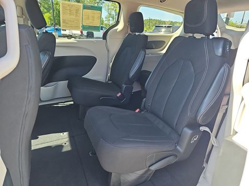 Used 2023 Chrysler Voyager LX image 19