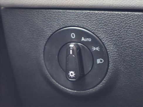Used 2024 Volkswagen Taos SEL AWD/4WD image 16