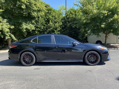 Used 2018 Toyota Camry SE FWD image 10