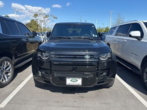 Used 2022 Land Rover Defender 110 X-Dynamic SE image 2