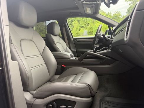 Certified 2023 Porsche Cayenne Platinum Edition AWD/4WD image 22