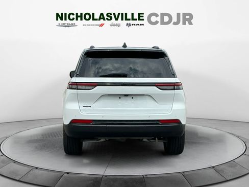 Used 2025 Jeep Grand Cherokee Limited AWD/4WD image 4