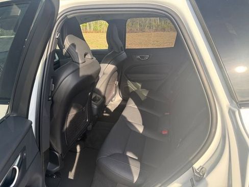 Used 2025 Volvo XC60 B5 Plus image 7