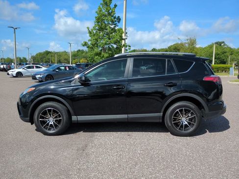 Used 2018 Toyota RAV4 LE FWD image 3