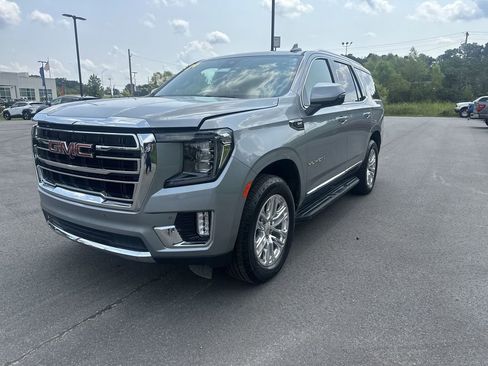Used 2024 GMC Yukon SLT w/ SLT Luxury Package image 7
