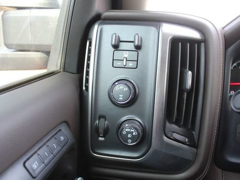 Used 2019 Chevrolet Silverado 2500 LTZ w/ Duramax Plus Package AWD/4WD image 26