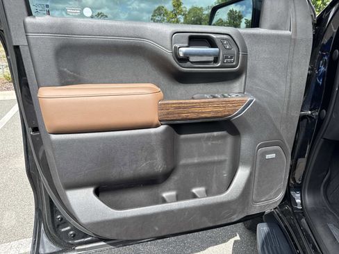 Used 2021 Chevrolet Silverado 1500 High Country w/ Technology Package AWD/4WD image 17