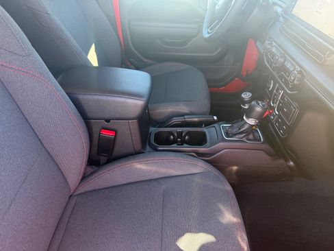 Used 2025 Jeep Wrangler Unlimited Rubicon image 28