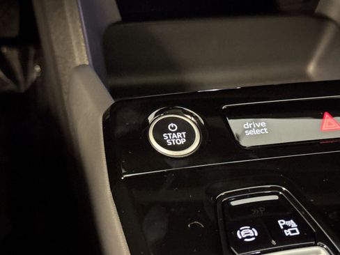 New 2027 Audi Q6 e-tron Premium image 22