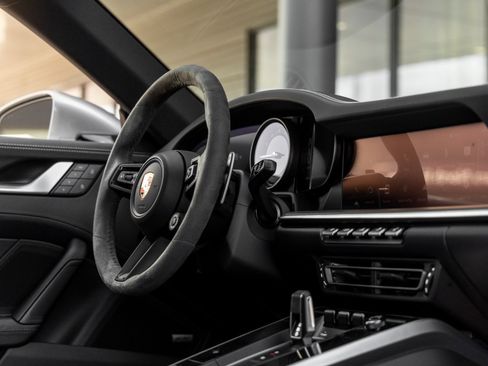 Certified 2024 Porsche 911 Carrera 4 AWD/4WD image 37