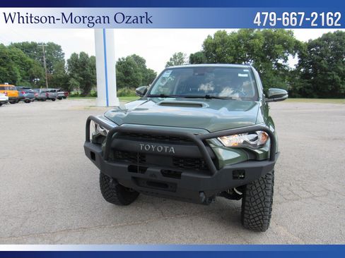 Used 2022 Toyota 4Runner TRD Off-Road Premium w/ Moonroof Package AWD/4WD image 2