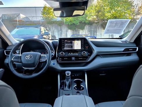 Used 2020 Toyota Highlander XLE image 10