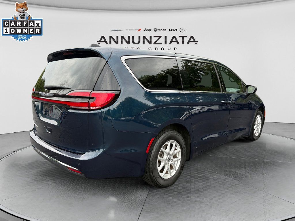 Used 2025 Chrysler Pacifica Select FWD image 5