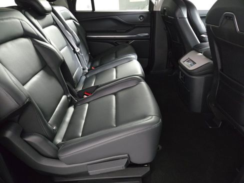New 2026 Lincoln Navigator L Premier AWD/4WD image 18