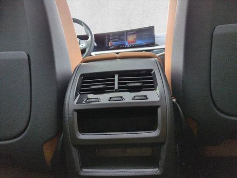 Used 2025 BMW X5 xDrive40i image 18