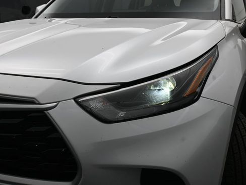 Used 2023 Toyota Highlander L FWD image 42