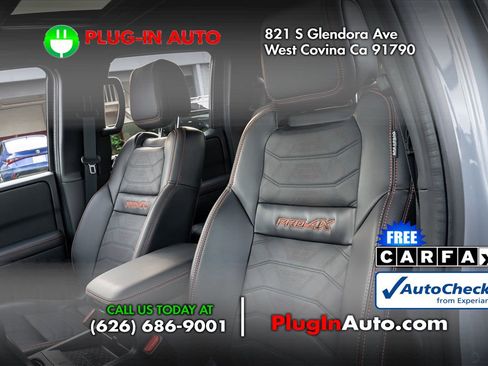 Used 2025 Nissan Frontier PRO-4X w/ Pro Premium Package image 3