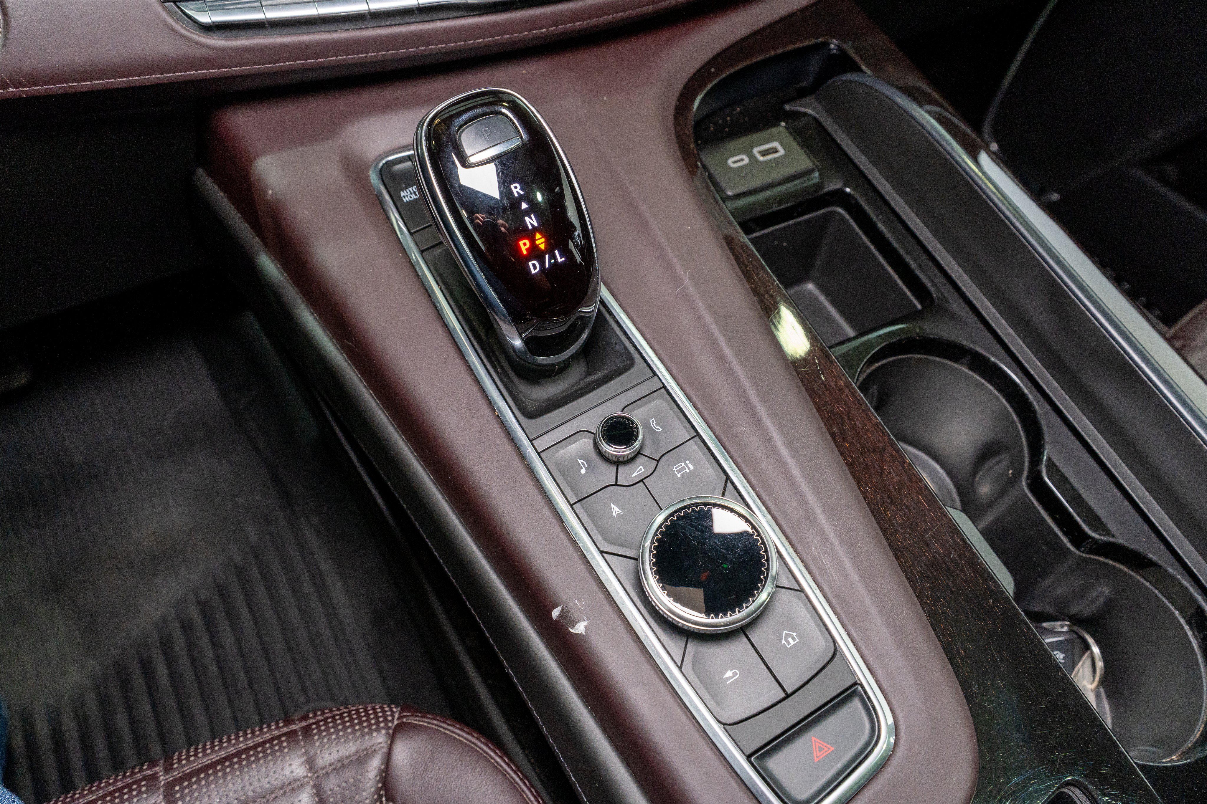 Used 2024 Cadillac Escalade ESV Sport Platinum w/ LPO, ONYX Package AWD/4WD image 27