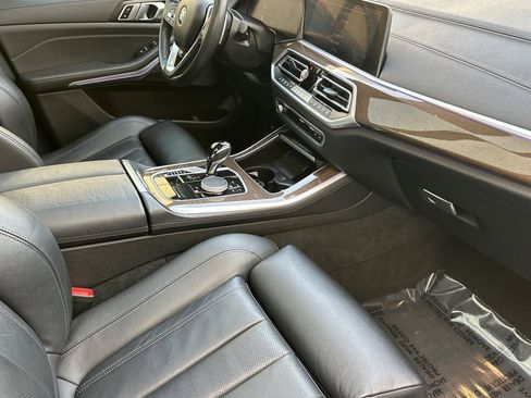 Used 2022 BMW X5 xDrive40i w/ Climate Comfort Package image 18